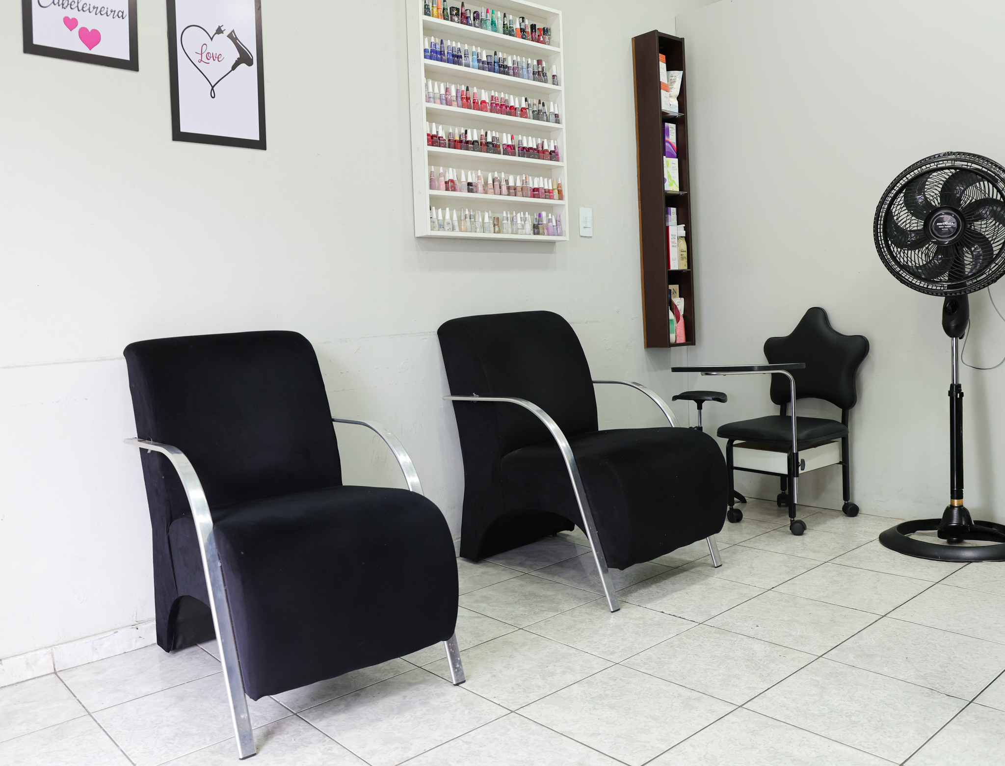 Cadeiras de cabeleireiro do Salão Tânia